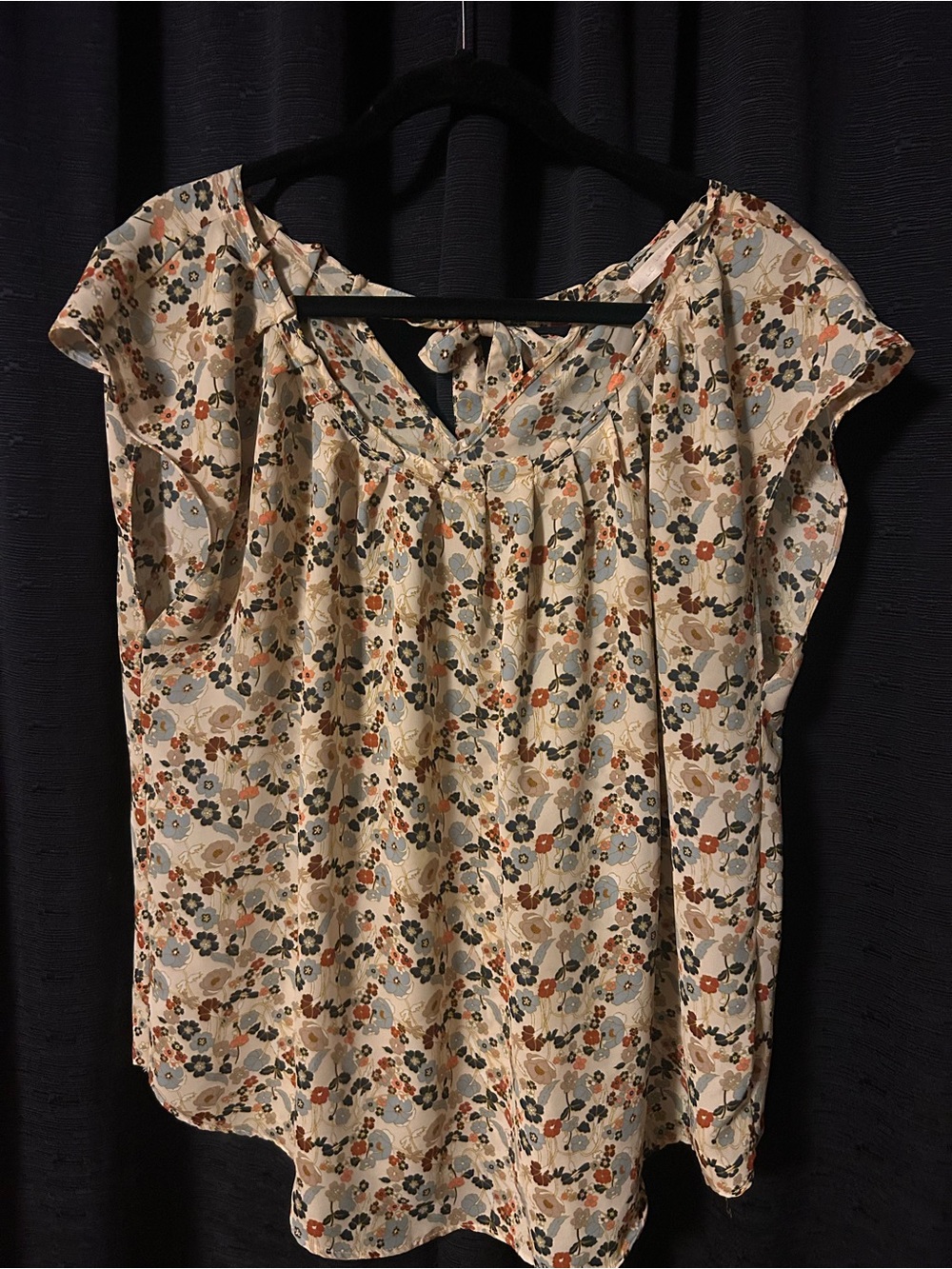 LC Lauren Conrad Cream Floral Tie-Neck Cap Sleeve Blouse